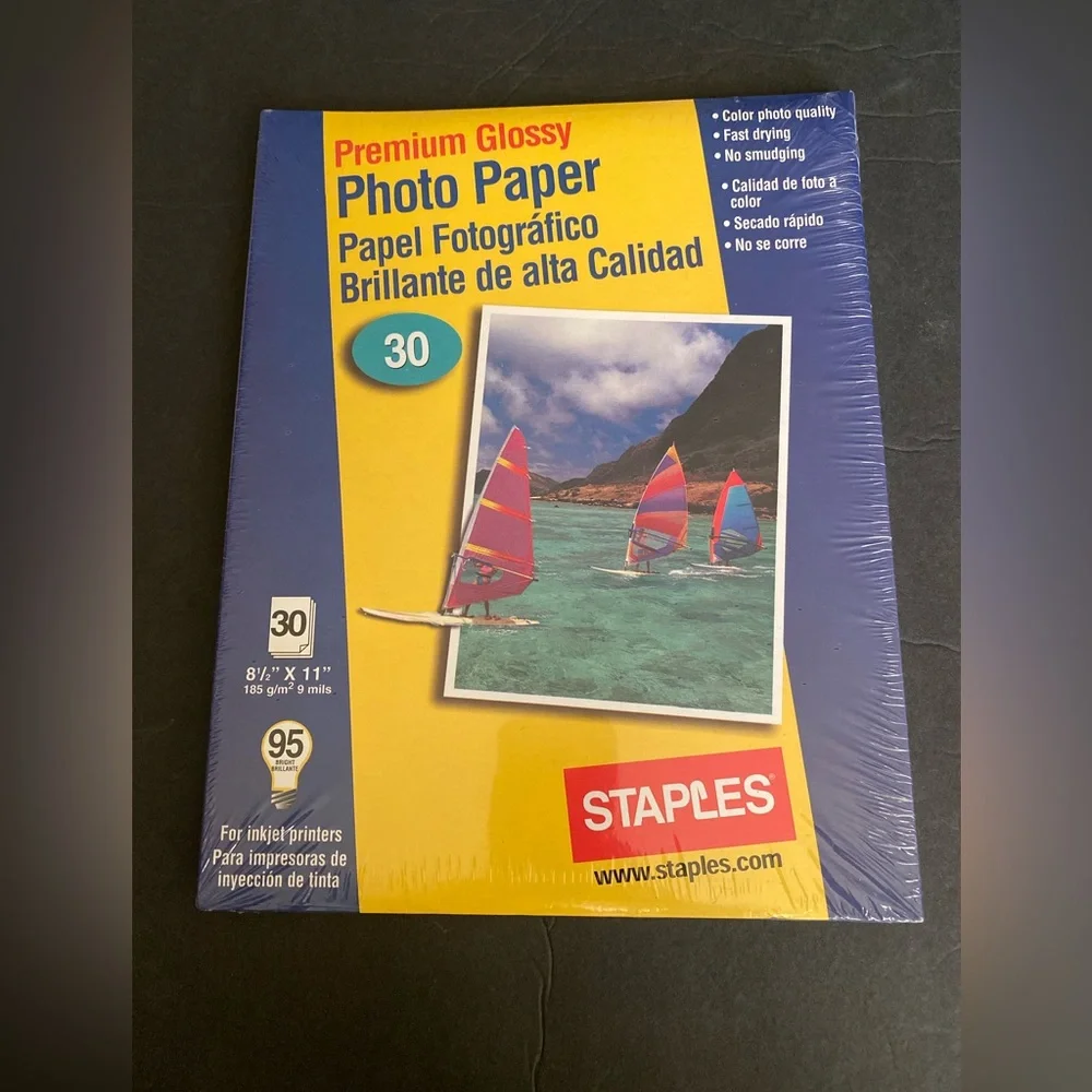 Staples Premium Glossy Photo Paper For Inkjet Printers 8.5x11” 30 sheets NOS